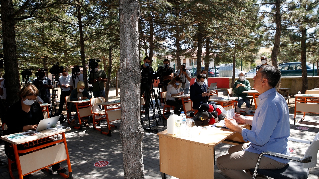 Milli Eğitim Bakanı Selçuk: Okullarımızı 21 Eylül'de açma çabasındayız