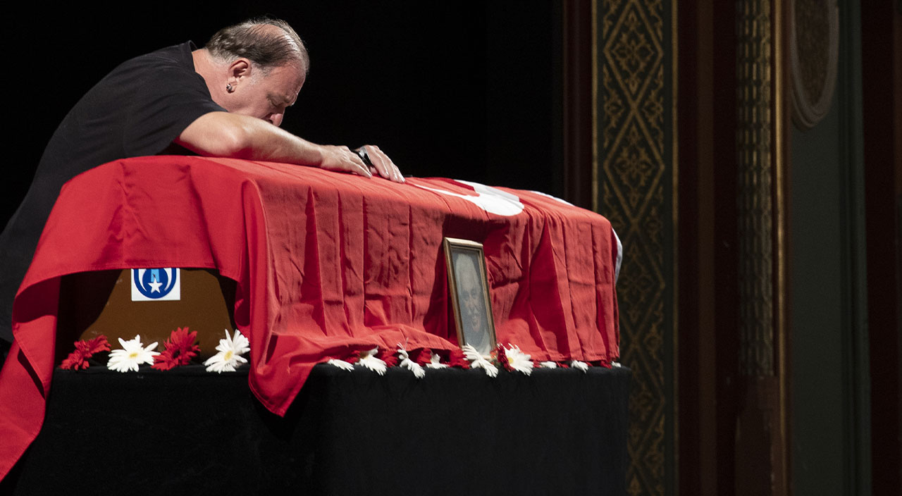 “Elveda babacığım!” Toprak ve Burak Sergen kardeşlerin babaları Semih Sergen son yolculuğuna uğurlandı