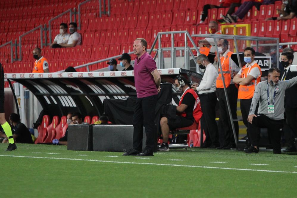 Kartal İzmir'de şampiyonluğa uçtu