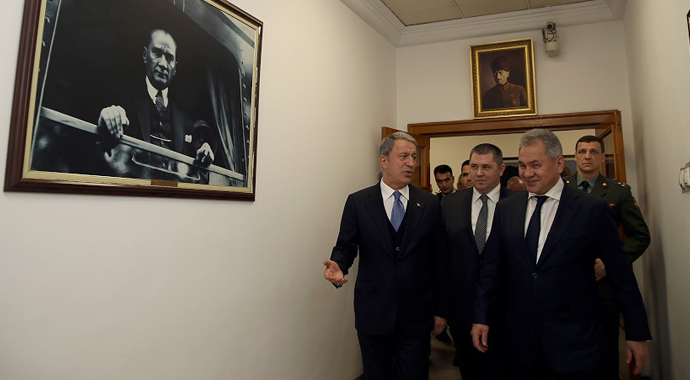 Hulusi Akar: Bölgede istikrar ve barış için Rusya ile temaslarımız sürüyor