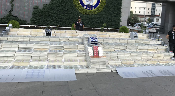 Tarihin en büyük sahte dolar operasyonunda ele geçirilenler sergilendi