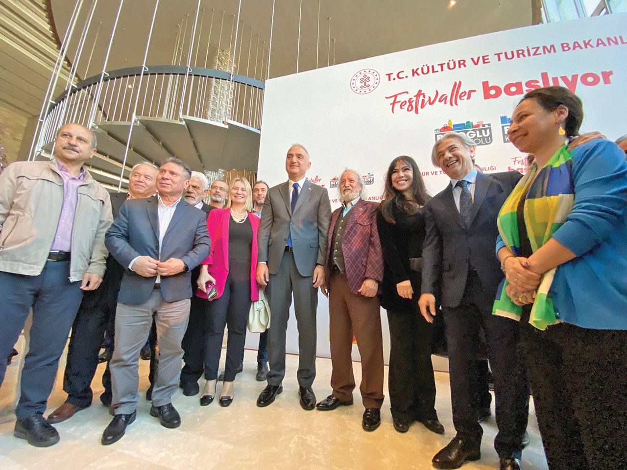 Sanatın renkleri ‘yola’ düşüyor! Sanatın renkleri ‘yola’ düşüyor!