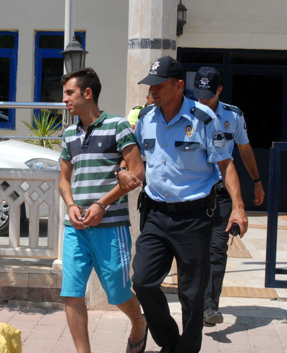 15 Temmuz Destanı afişlerine saldırıya 3 gözaltı