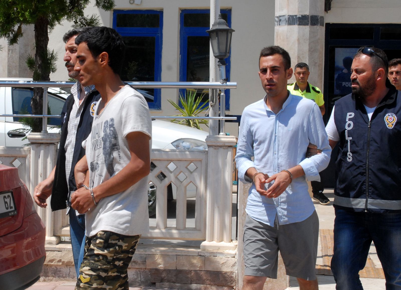 15 Temmuz Destanı afişlerine saldırıya 3 gözaltı