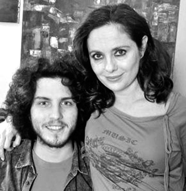 Kader yüzlerine güldü ünlüler evlat edindi