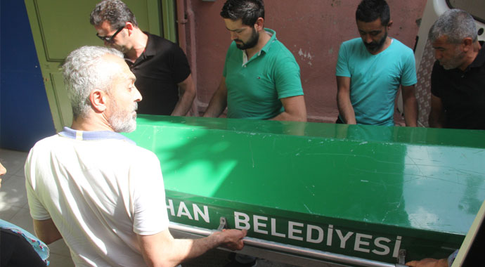 Ses sanatçısının cenazesini karıştırdılar