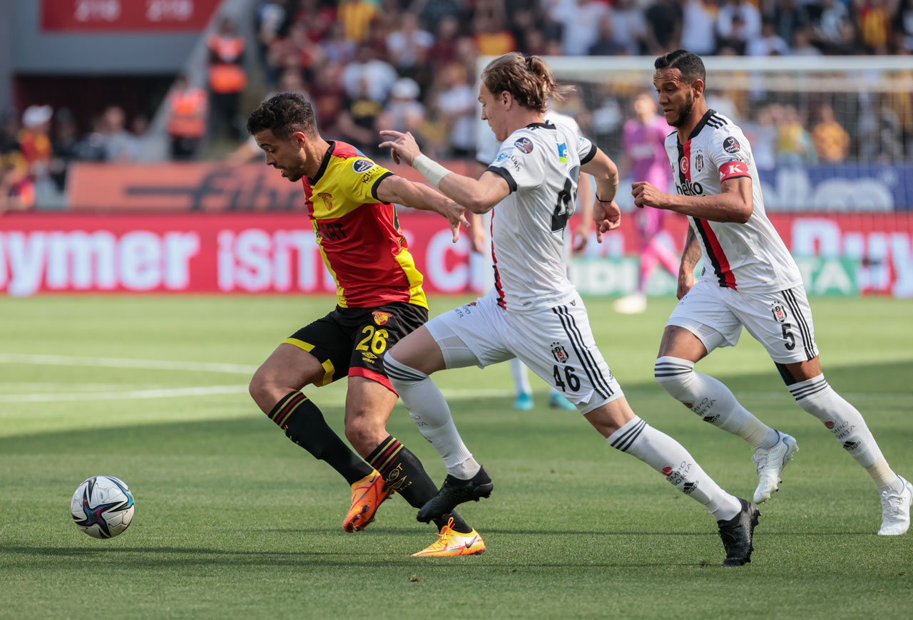 Beşiktaş, küme düşen Göztepe'yi 9 kişiyle mağlup etti