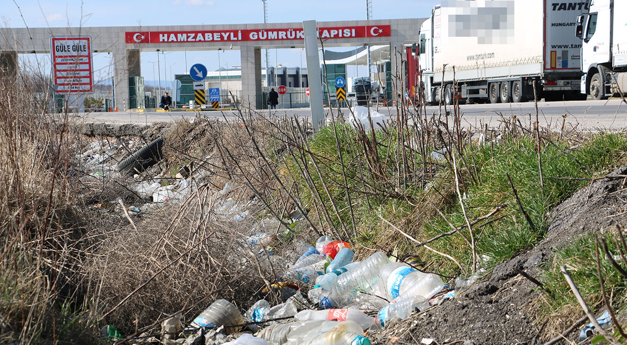 20 kilometreyi bulan tır kuyruğunda mülteci çilesi: Canımızı mı malımızı mı koruyalım?