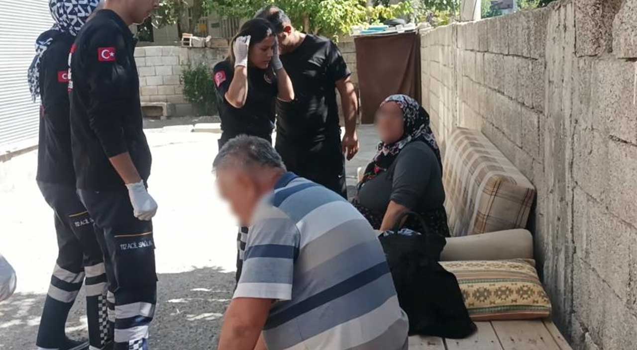 Evlat dehşeti! Sesten rahatsız oldu, annesini bıçaklayıp babasını dövdü