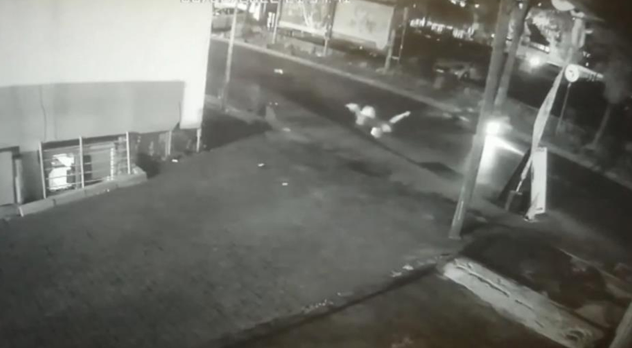 Dehşet anları kamerada! İstanbul’da eski DSP İlçe Başkanı avukatın feci ölümü anbean yansıdı Dehşet anları kamerada! İstanbul’da eski DSP İlçe Başkanı avukatın feci ölümü anbean yansıdı