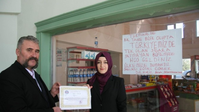 Esnaf aylık 2 bin liralık kardan vazgeçerek sigara satmıyor