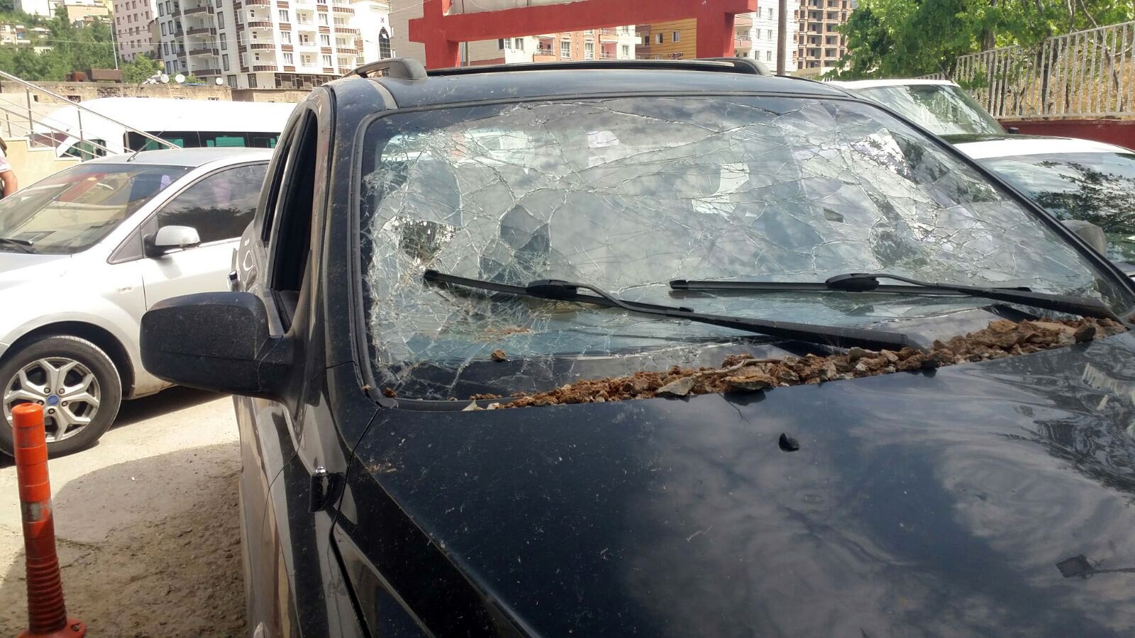 Siirt'te kaymakamın geçişi sırasında patlama