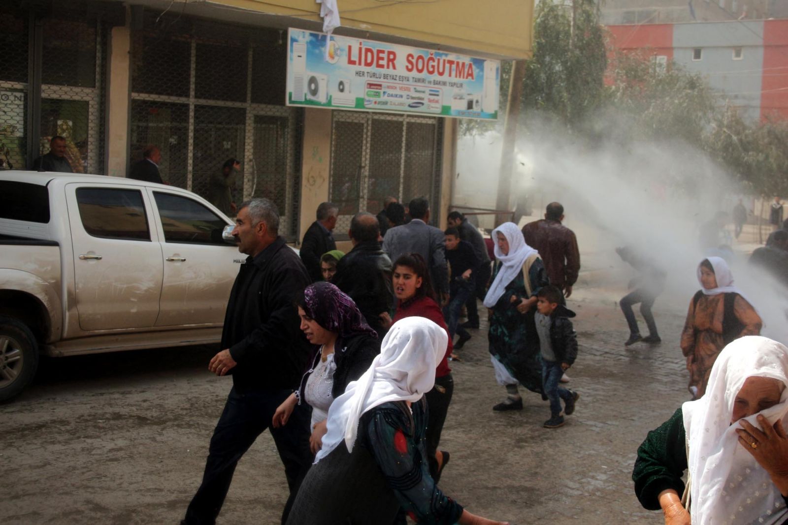Silopi'de izinsiz Nevruz kutlamalarına polis müdahalesi