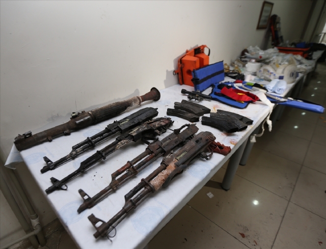 Yüksekova'daki operasyonda teröristlerin tıbbi malzemeleri ele geçirildi