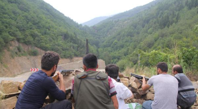 Vali: 'Vatandaşlar silah verin teröristlerin peşlerine düşelim' diyor