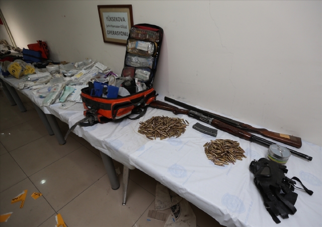 Yüksekova'daki operasyonda teröristlerin tıbbi malzemeleri ele geçirildi