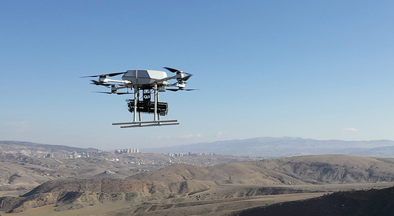 İlk milli silahlı drone Songar hayran bıraktı! Yerli roketleri ateşledi