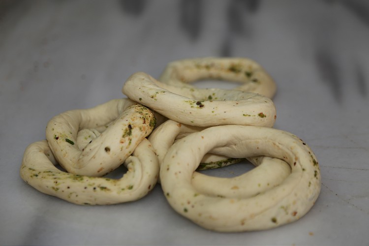 Cumhurbaşkanı Erdoğan'ın önerisiyle üretilen fındıklı simit rağbet görüyor