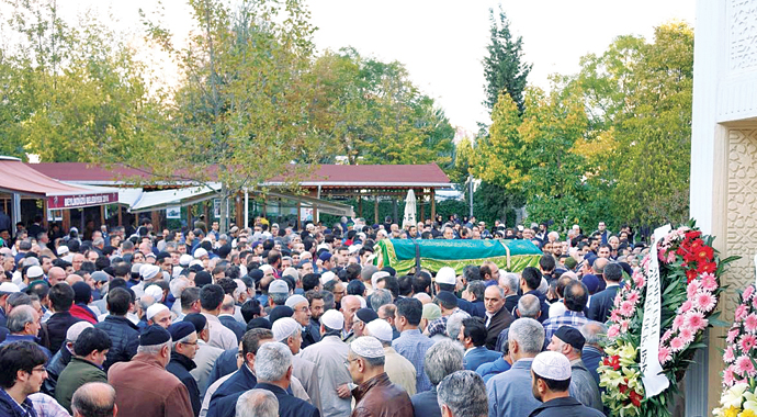 Ahmet Şimşirgil'in oğlu İsmail Şimşirgil defnedildi