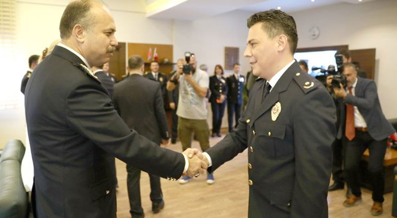 Şinasi Yüzbaşıoğlu kimdir, nereli, kaç yaşında? Müge Anlı'nın evleneceği Şinasi Yüzbaşıoğlu hakkında merak edilenler Şinasi Yüzbaşıoğlu kimdir, nereli, kaç yaşında? Müge Anlı'nın evleneceği Şinasi Yüzbaşıoğlu hakkında merak edilenler