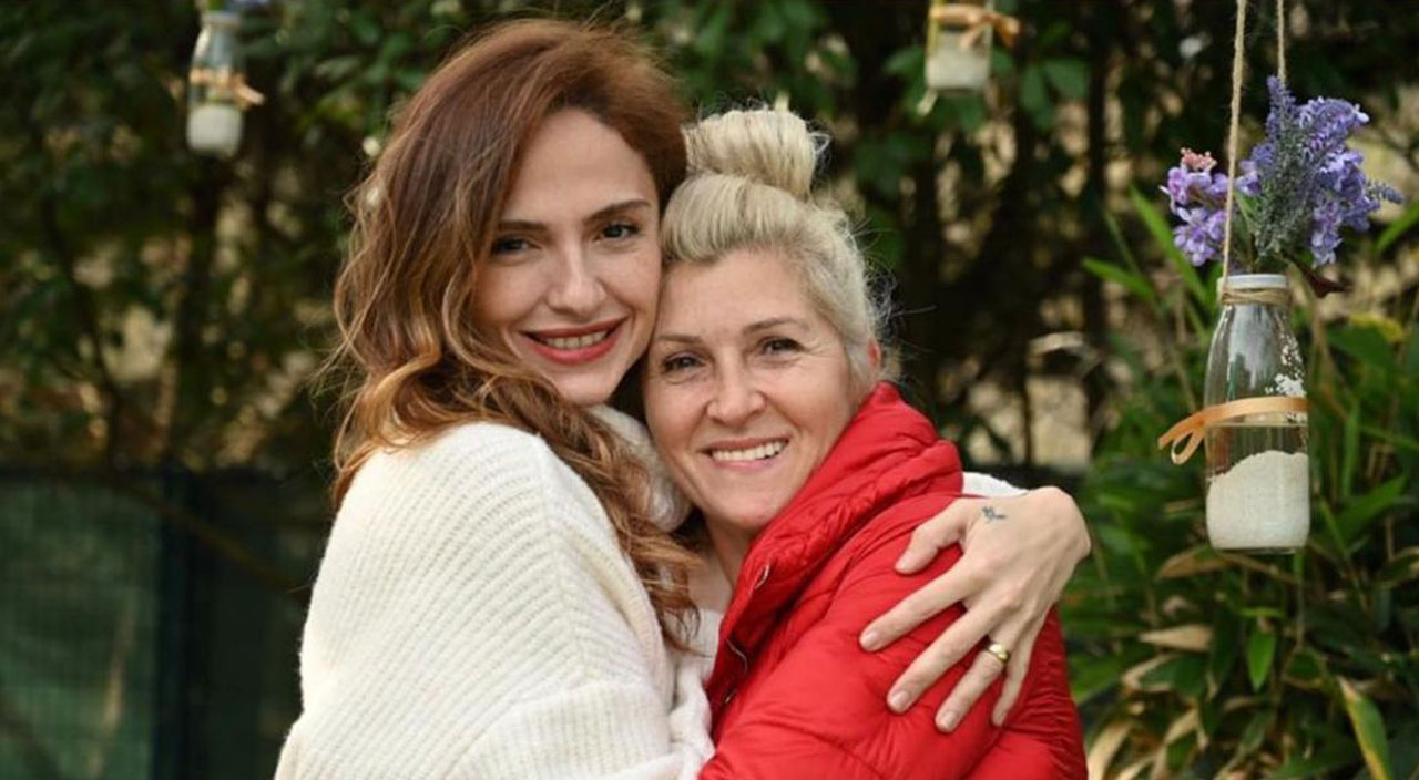 Sinem Uslu annesi için dua istedi: Kemoterapiye başladık, zorlu bir sürece girdik