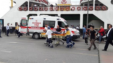 Sirkeci'de arabalı vapur kazası! Araçlar mahsur, yaralılar var...