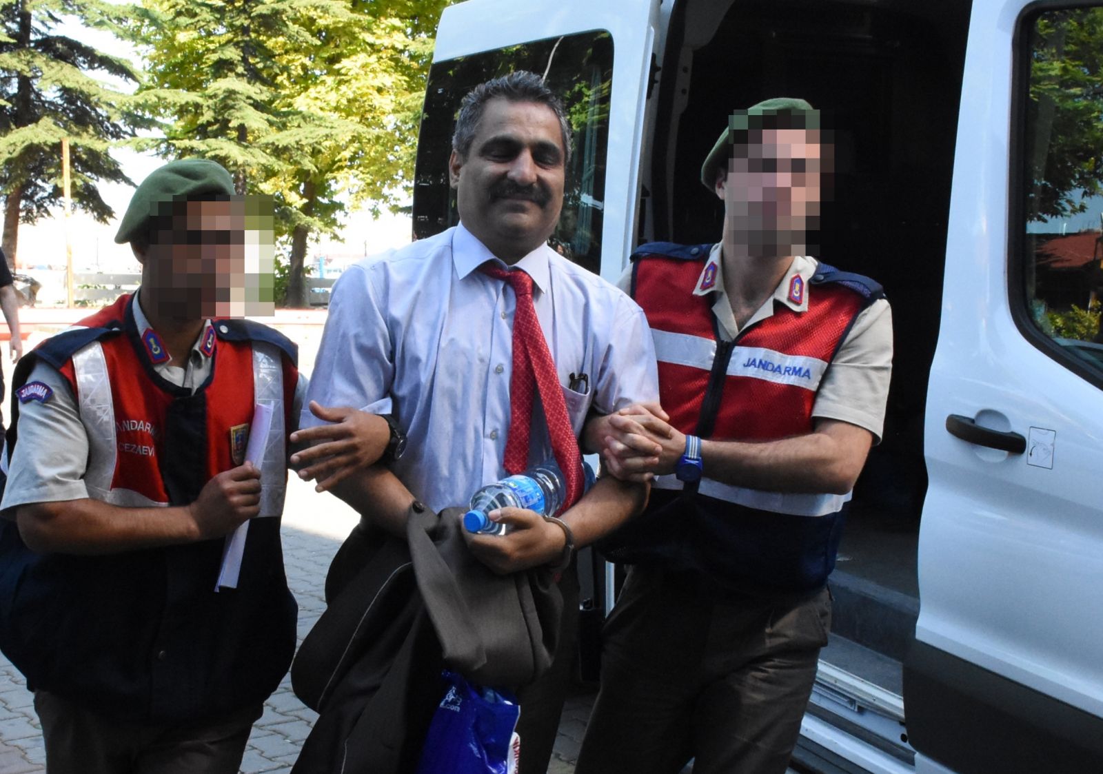 FETÖ'den tutuklanan eski emniyet müdürü hâkim karşısında