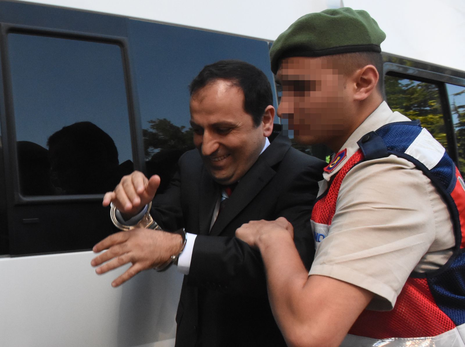 FETÖ'den tutuklanan eski emniyet müdürü hâkim karşısında