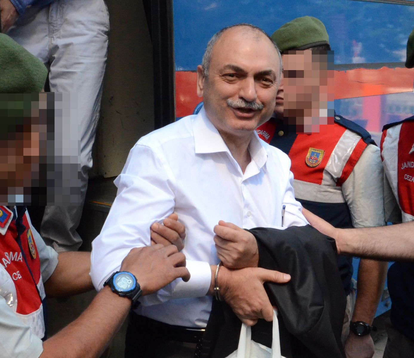 FETÖ'den tutuklanan eski emniyet müdürü hâkim karşısında