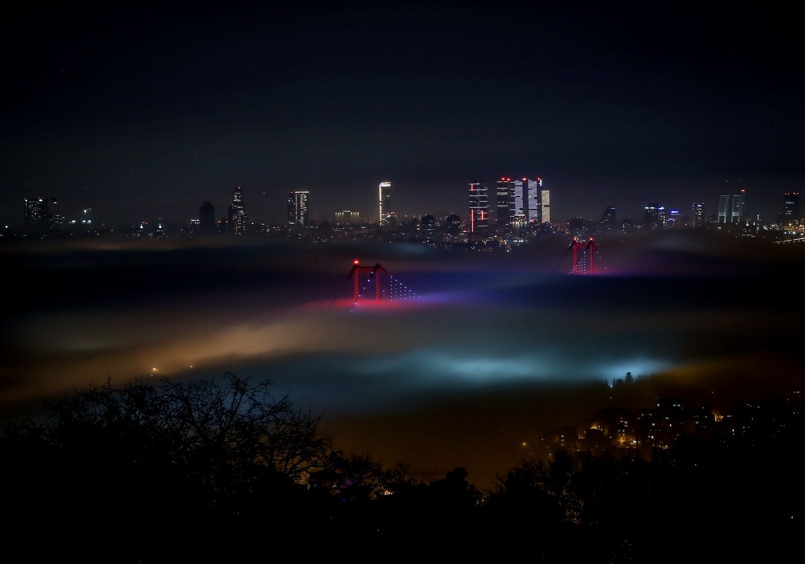 İstanbul sis altında