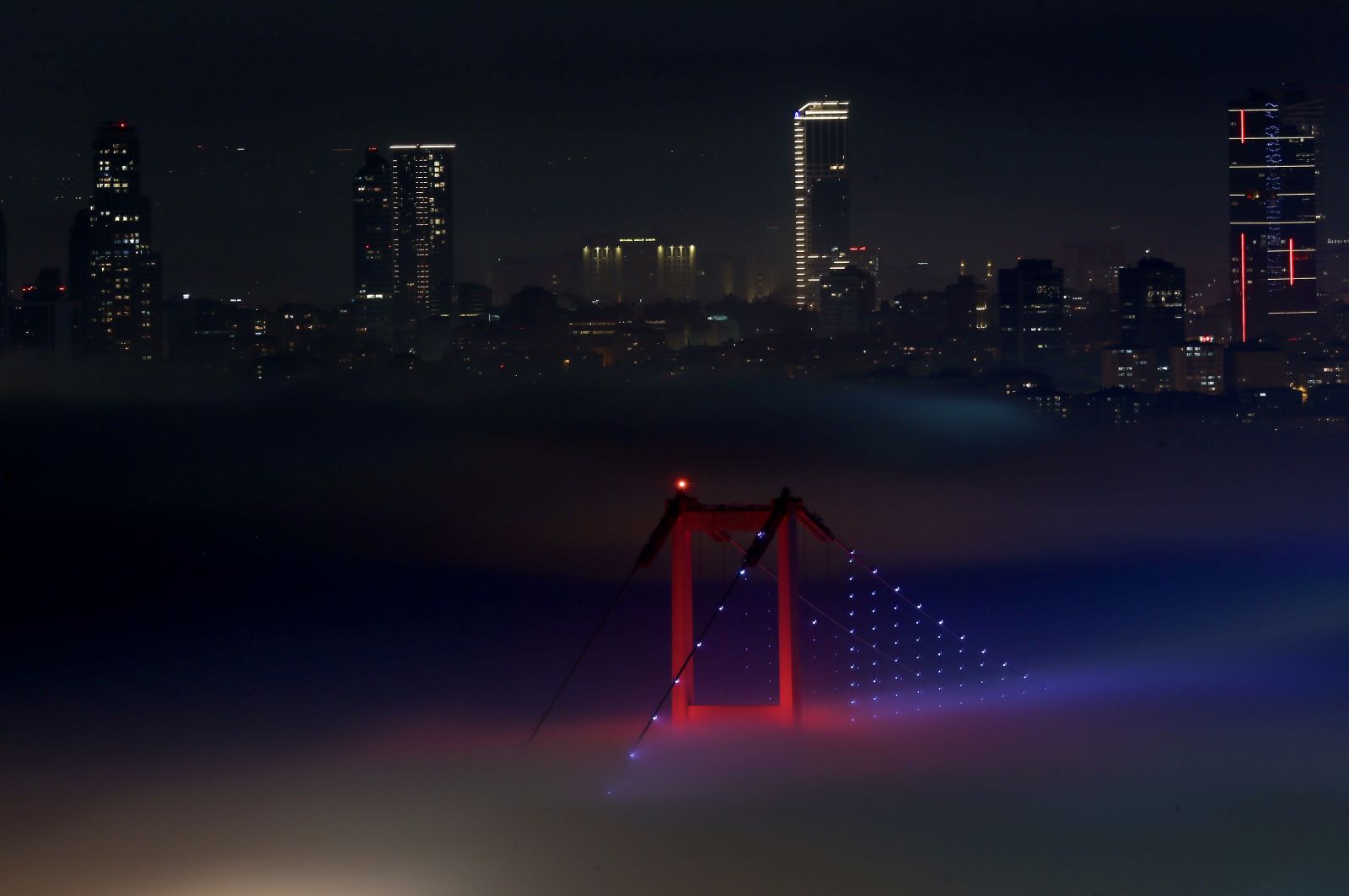 İstanbul sis altında