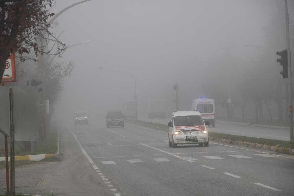 Edirne’de yoğun sis! Görüş mesafesi 30-40 metreye düştü