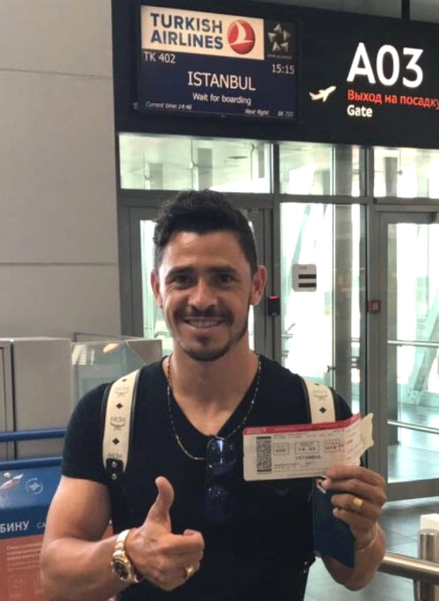 Fenerbahçe, Giuliano'yu resmen açıkladı