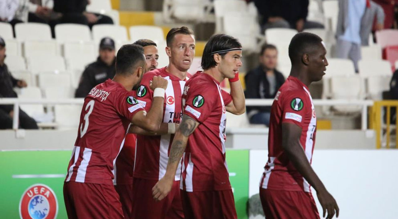 Sivasspor evinde Ballkani'den 4 gol yedi! Yiğido'dan Avrupa'da kalp kıran yenilgi
