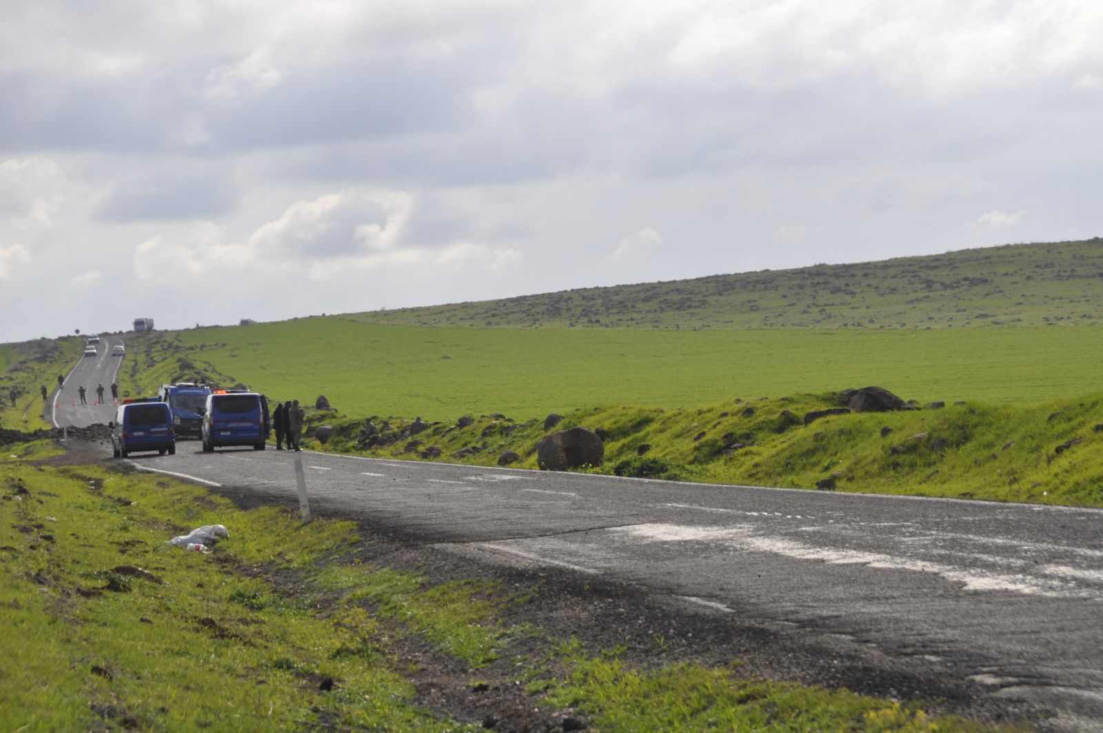 Şanlıurfa'da hain saldırı: 3 asker yaralı, muhtar şehit oldu Şanlıurfa'da hain saldırı: 3 asker yaralı, muhtar şehit oldu