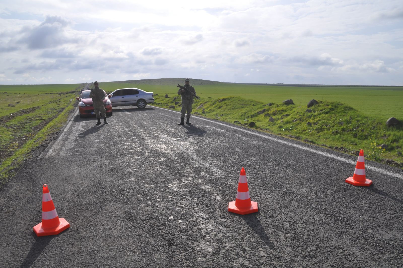 Şanlıurfa'da hain saldırı: 3 asker yaralı, muhtar şehit oldu Şanlıurfa'da hain saldırı: 3 asker yaralı, muhtar şehit oldu