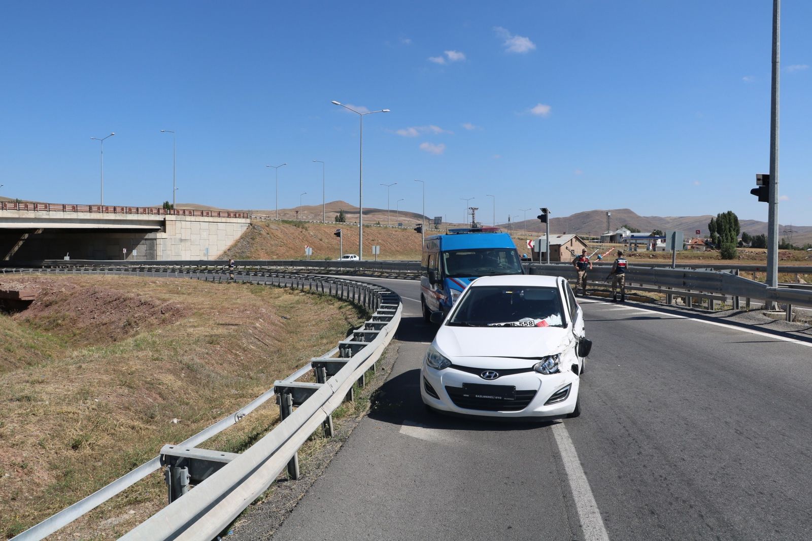 Sivas'ta trafik kazası: 3 yaralı
