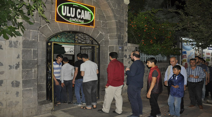 Duyan oraya koştu, kuyruk metrelerce uzadı