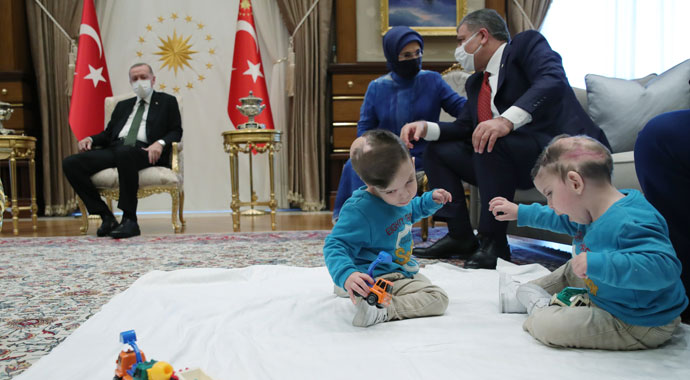 Cumhurbaşkanı Erdoğan, Antalyalı siyam ikizlerini kabul etti
