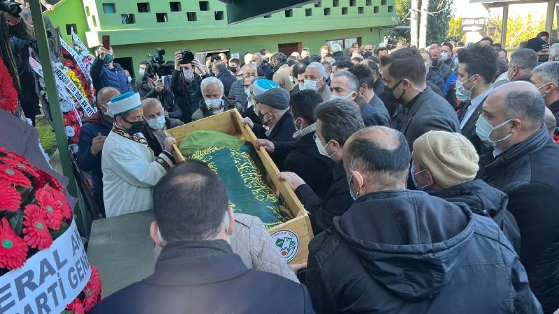 Sıla son yolculuğuna uğurlandı, ailesi tabutuna sarılarak gözyaşı döktü