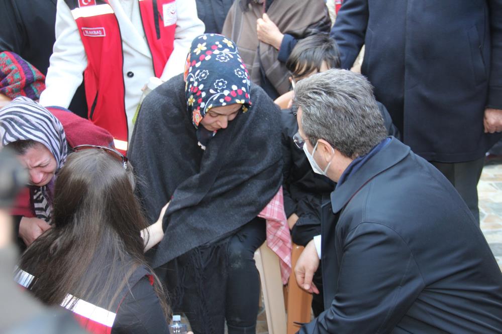 Sıla son yolculuğuna uğurlandı, ailesi tabutuna sarılarak gözyaşı döktü