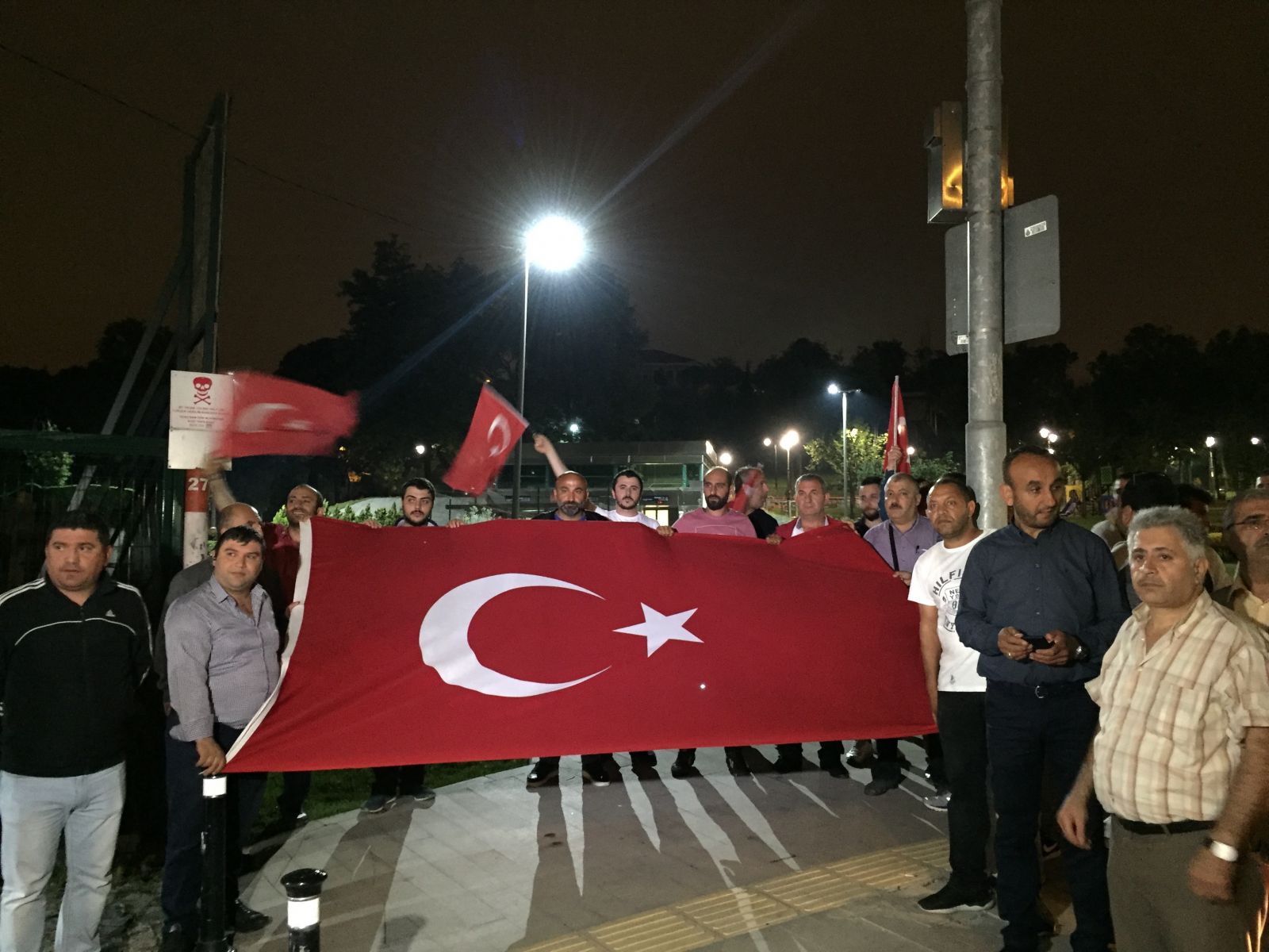 Cumhurbaşkanı Erdoğan’a alkışlı, sloganlı teşekkür