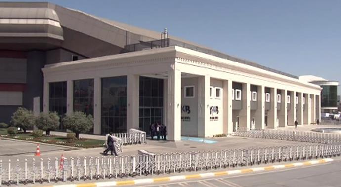 Sümeyye Erdoğan'ın gelin arabası Huber Köşkü'nden ayrıldı