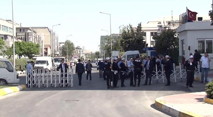 Sümeyye Erdoğan'ın gelin arabası Huber Köşkü'nden ayrıldı