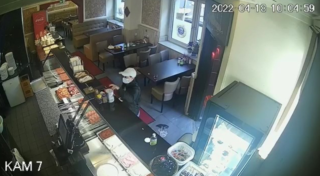 SMA hastası Nilay'ın kumbarasını çaldılar SMA hastası Nilay'ın kumbarasını çaldılar
