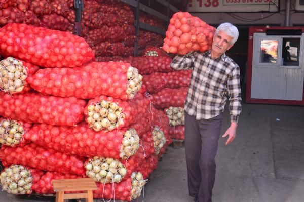 Adana sebze halinde soğanın kilosu 75 kuruşa indi