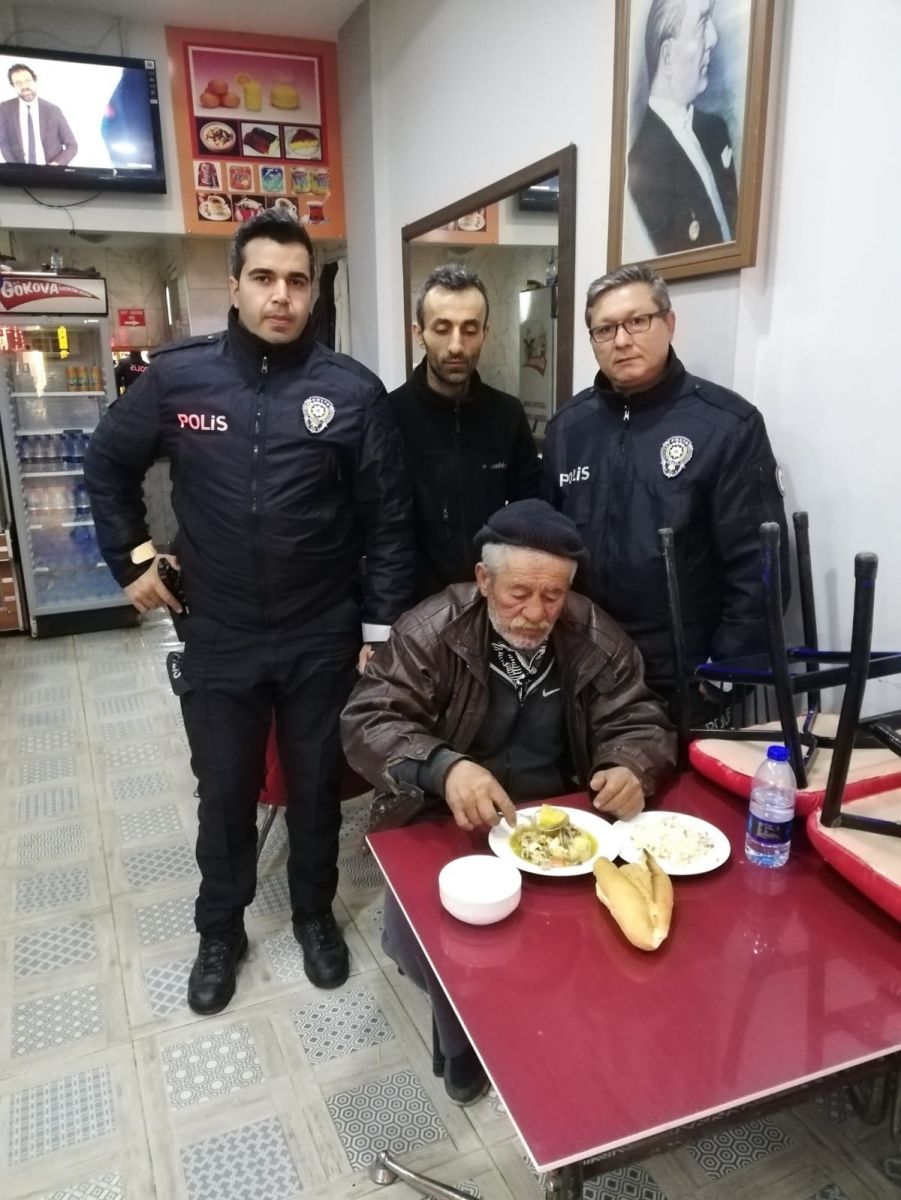 Sokakta yaşayan yaşlı adam için seferber oldu