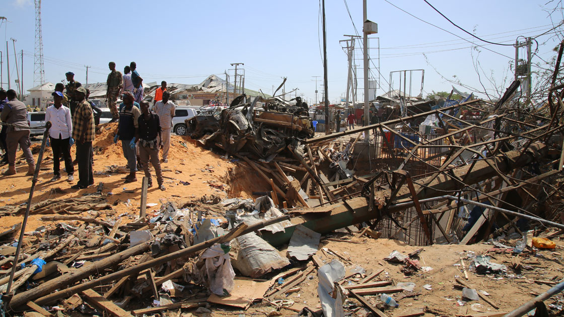 Somali'de bombalı saldırı! 2'si Türk vatandaşı onlarca kişi hayatını kaybetti Somali'de bombalı saldırı! 2'si Türk vatandaşı onlarca kişi hayatını kaybetti