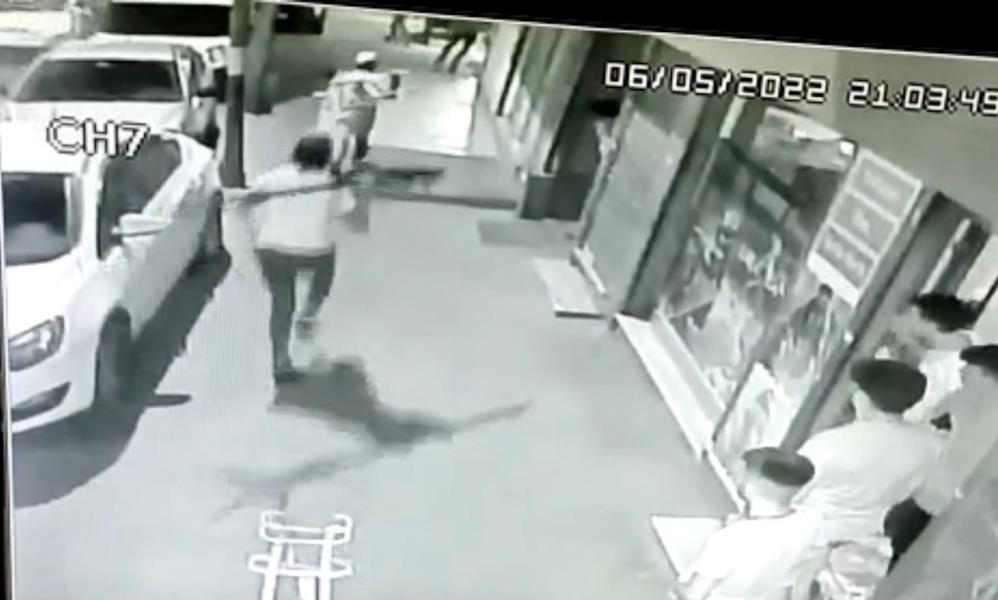 Esenyurt'ta silahlı çatışma, yaralılar var