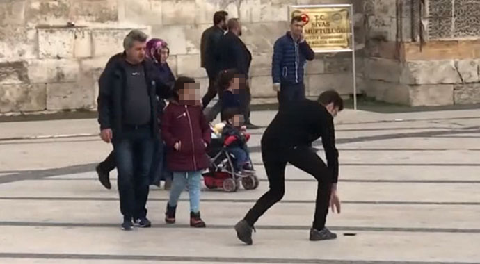 Sosyal deneyde kadının teklifi gençleri şoke etti